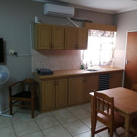 Midway Overnight Rooms Кимбърли Екстериор снимка