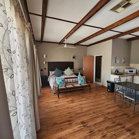 Midway Overnight Rooms Кимбърли Екстериор снимка