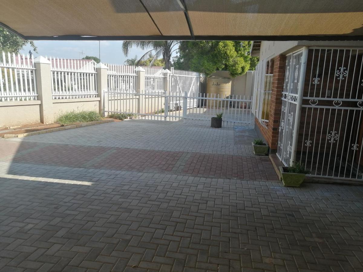 Midway Overnight Rooms Кимбърли Екстериор снимка