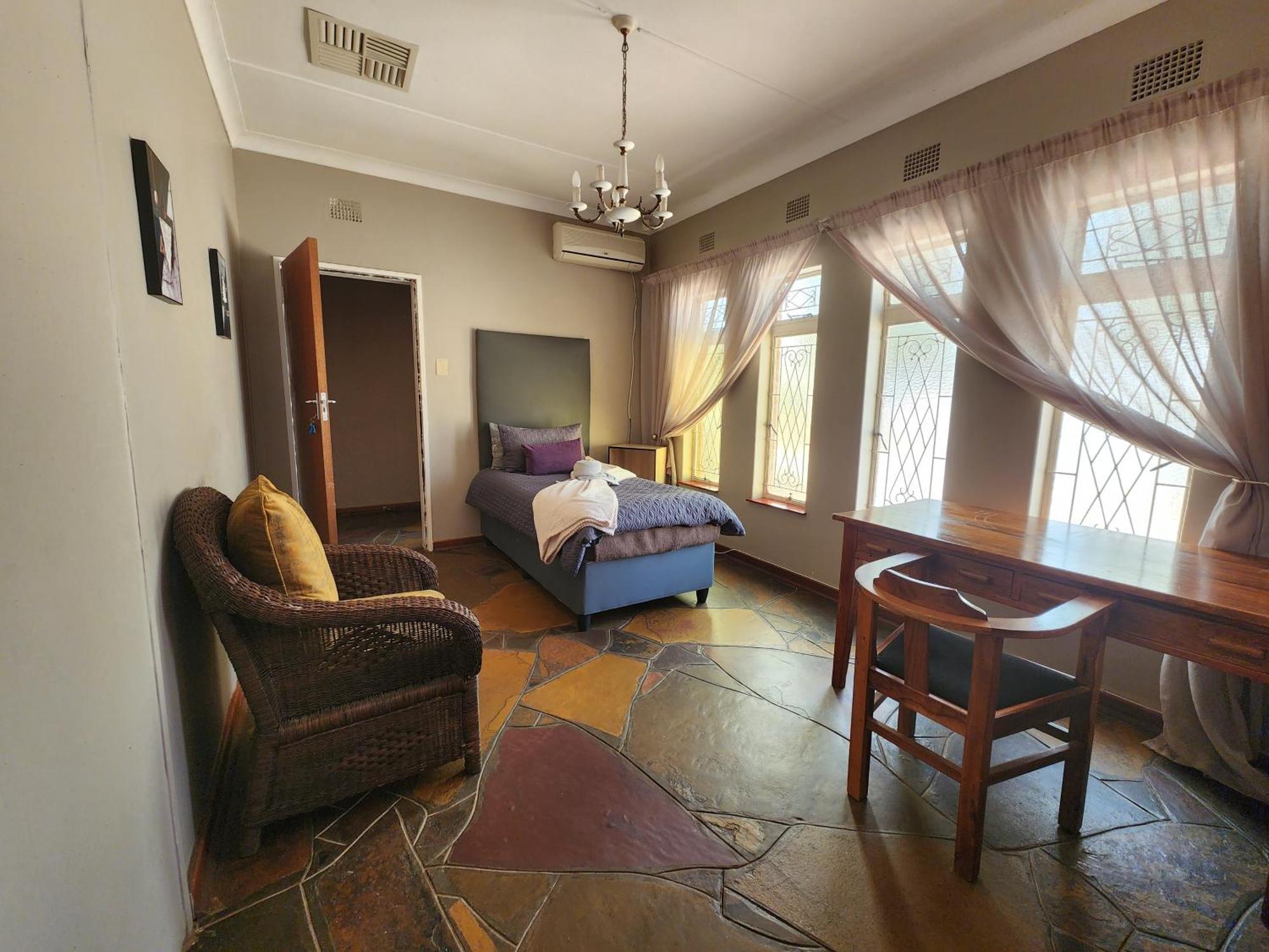 Midway Overnight Rooms Кимбърли Стая снимка